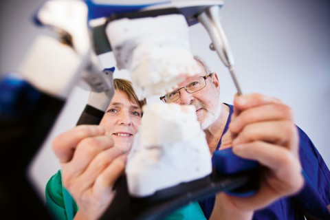 Finns kunskapen finns också stora möjligheter att åstadkomma goda protetiska resultat i det försvagade bettet, anser Annika Torbjörner och Bo Fransson, övertandläkare vid specialistkliniken för protetik vid folktandvården i Värmland.