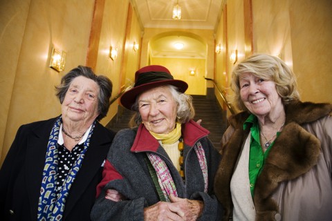 Daisy Diamant, Carmen Rubin och Dagmar Gimstedt gick i samma klass på tandläkarutbildningen i Stockholm på 1940-talet.