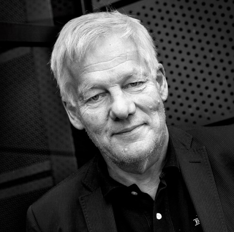 Tomas Albrektsson är nybliven emeritus och tidigare mångårig chef för avdelningen för biomaterial vid Göteborgs universitet, men arbetar också vid avdelningen för materialvetenskap och teknologi på Malmö högskola.