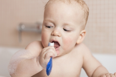 Barn behöver rutiner för tandborstning