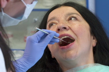 Fortsatt färre tandvårdsbesök under pandemin