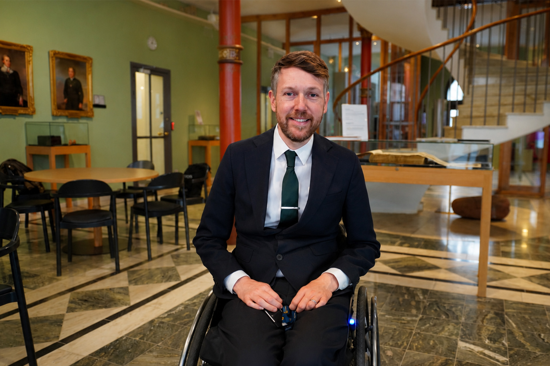 MP: Utred högkostnadsskydd för hela befolkningen